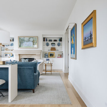 Bright London Townhouse Meets Downtown Lake Forest