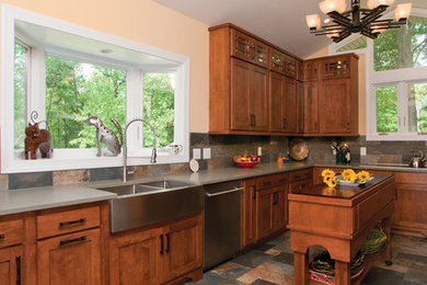 Inspiration for a timeless kitchen remodel in Atlanta