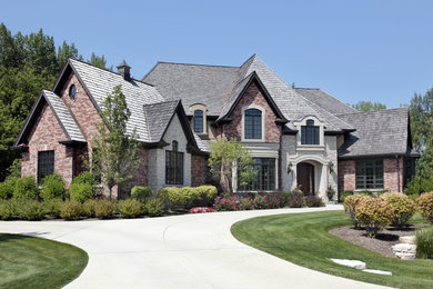 1950s exterior home idea in Cincinnati