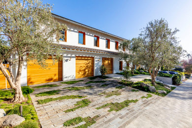 Inspiration for an exterior home remodel in Los Angeles