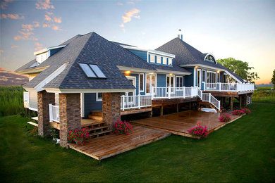 Elegant exterior home photo in Detroit