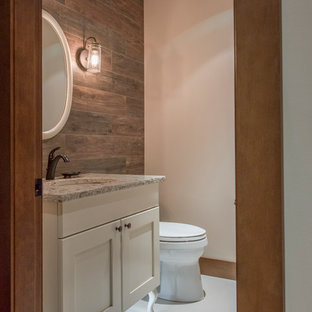 Rustikale Gästetoilette & Gäste-WC mit beigen Schränken: Ideen für