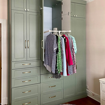 Celadon Walk-in, Armoire and Reach-in closets
