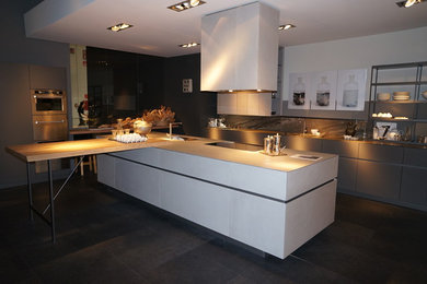 Photo of a modern kitchen in Saint-Etienne.