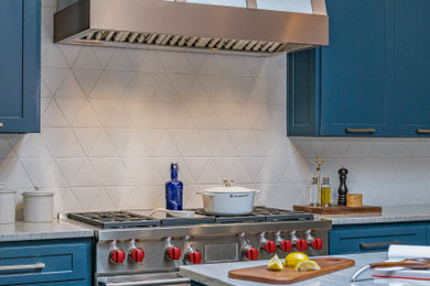 Kitchen - 1960s kitchen idea in Dallas
