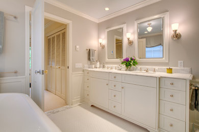 Elegant bathroom photo in Seattle
