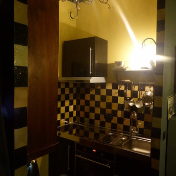 Crédence de cuisine en zelliges damier jaune et noir