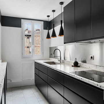 Rénovation cuisine complète noire et terrazzo à Courbevoie