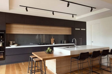 Example of an urban kitchen design in New York