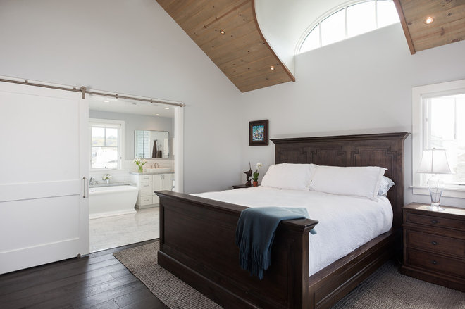 Beach Style Bedroom by Eric Aust Architect