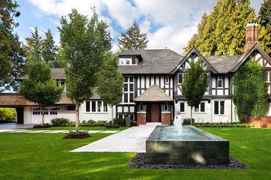 Design ideas for a traditional landscaping in Vancouver.