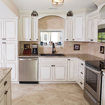 Cream cabinets with pinstripe glaze