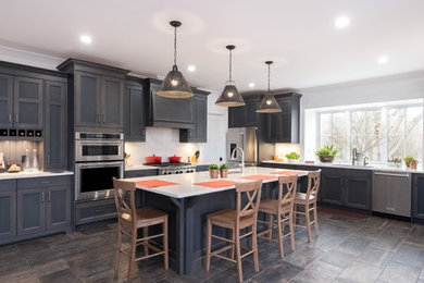 Kitchen photo in Toronto