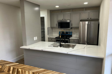 Minimalist kitchen photo in Dallas