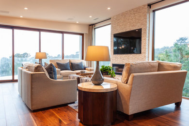 Mid-century modern living room photo in San Diego