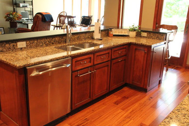 Kitchen cabinetry using maple wood