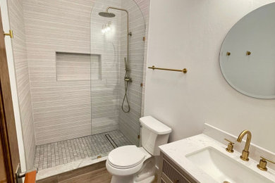 Example of a minimalist bathroom design in Austin