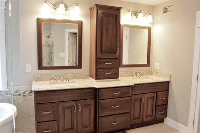 Bathroom - traditional bathroom idea in St Louis