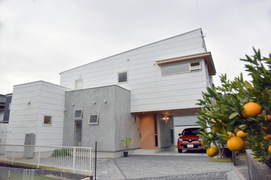 他の地域にあるビーチスタイルのおしゃれな家の外観の写真