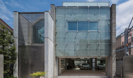 Houzzツアー：ガラスとコンクリートと金属が奏でる美しいデザインの家