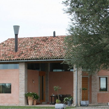 Facciata sud (i nuovi fori sono realizzati come dei tagli sulla muratura)