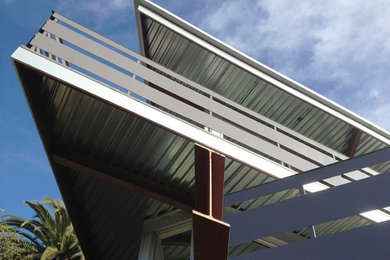 Inspiration for a contemporary exterior home remodel in Los Angeles