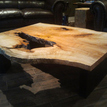 COFFEE TABLE / Maple