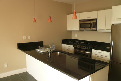 Trendy kitchen photo in New York