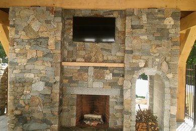 Outdoor pizza oven and fireplace