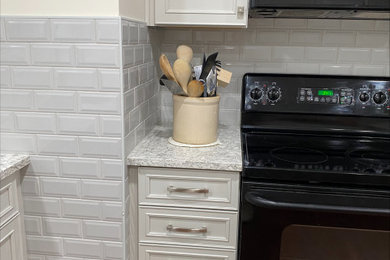Kitchen - kitchen idea in Omaha