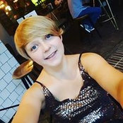 Laura Paget's photo