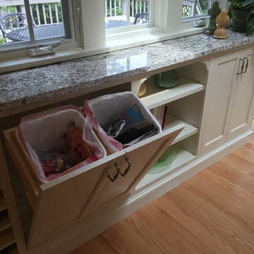 Kitchen Special Features: tilt out trash
