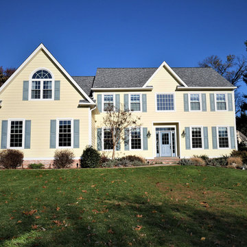 Sail Cloth Hardie Plank, GlobalTech Vinyl Window, and Quarry Grey Owens Corning