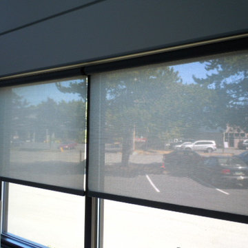 Sunscreen roller shades