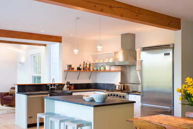 Example of a kitchen design in Boston