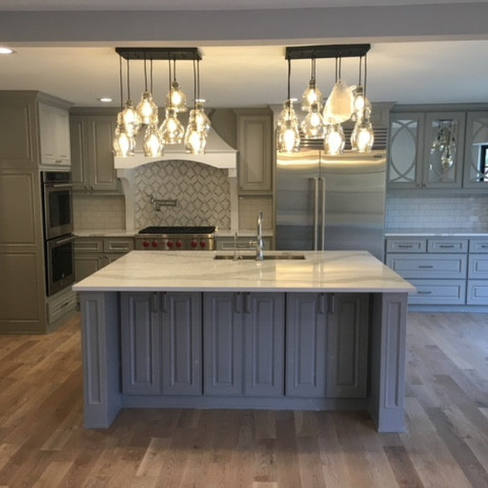Example of a transitional kitchen design in Dallas