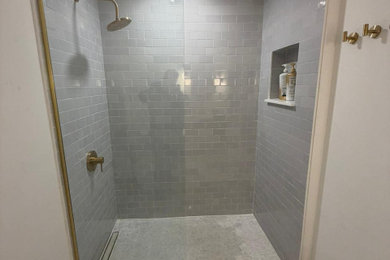 Bathroom - modern bathroom idea in New York