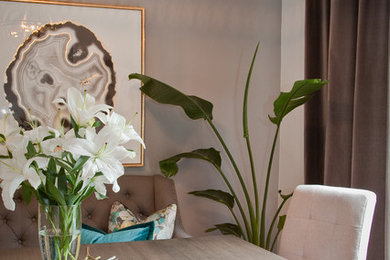 Dining room - transitional dining room idea in Toronto