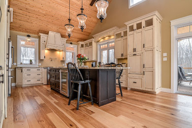 Example of an arts and crafts kitchen design in Ottawa