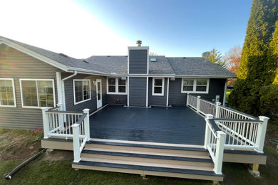 Deck - contemporary deck idea in Chicago