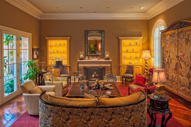 Example of an eclectic living room design in Los Angeles