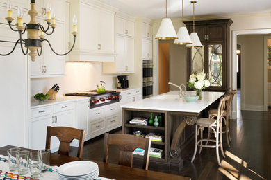 Kitchen photo in Chicago