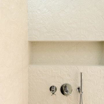 Parois de douche en béton texturé