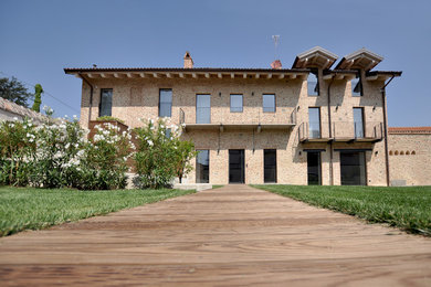 Esempio della facciata di una casa rustica