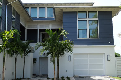 Inspiration for a contemporary exterior home remodel in Tampa