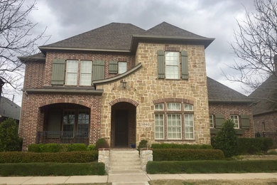 Example of a southwest home design design in Dallas