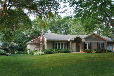 Inspiration for a traditional landscaping in Orange County.