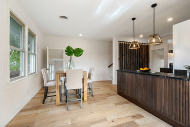 Example of a 1950s dining room design in New Orleans