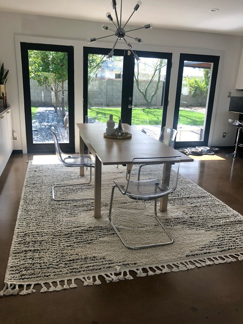 correct rug size for dining room