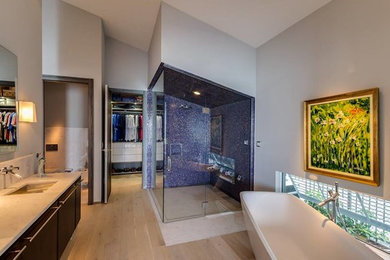 Example of a bathroom design in Miami